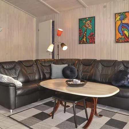 Four-bedroom Holiday With A Fireplace 04 Holiday home