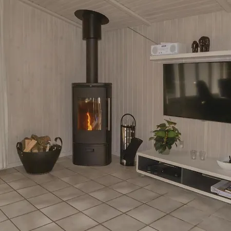 Four-bedroom Holiday With A Fireplace 04 Holiday home