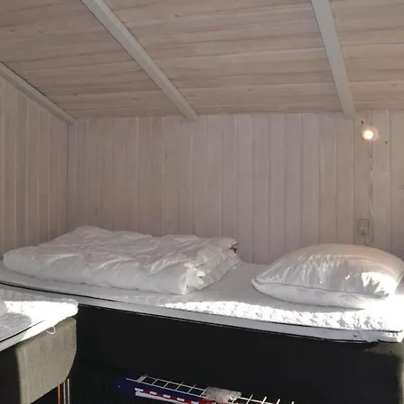 Four-bedroom Holiday With A Fireplace 04 *